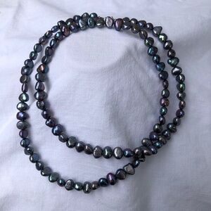 Black pearl necklace